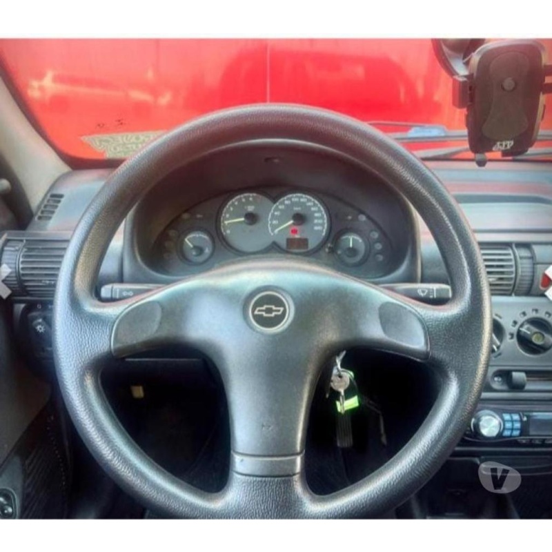 Vendo um Corsa 2004 4 portas na cor cinza